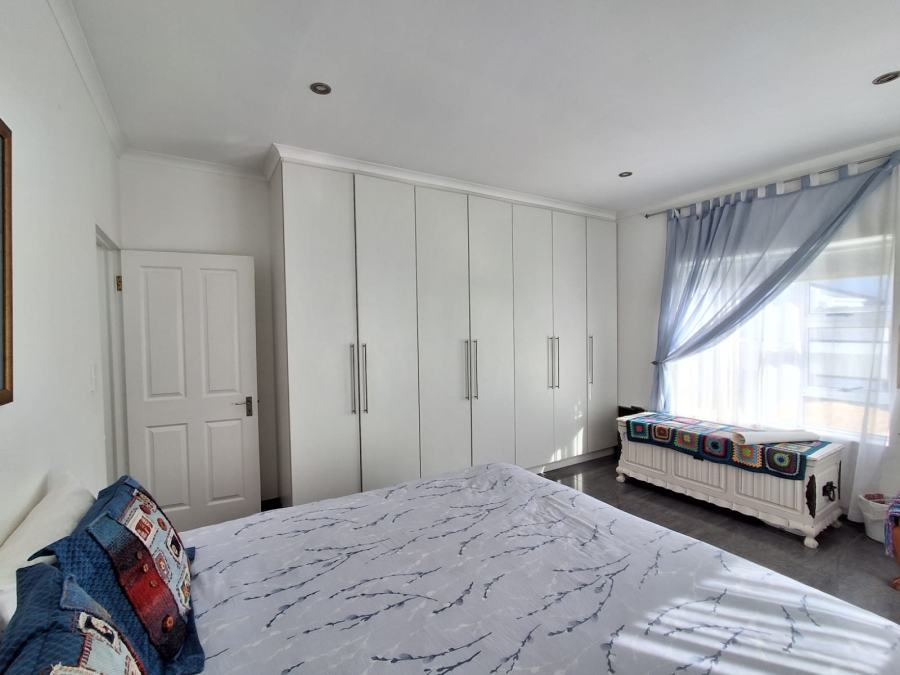 4 Bedroom Property for Sale in Stilbaai Wes Western Cape